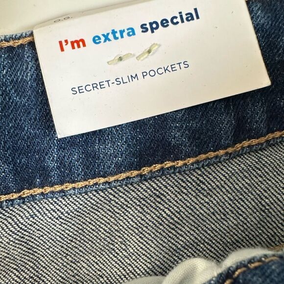 NWT Old Navy Plus Size OG Straight High Rise Denim Cuffed Shorts Distressed - 3X - Picture 6 of 9